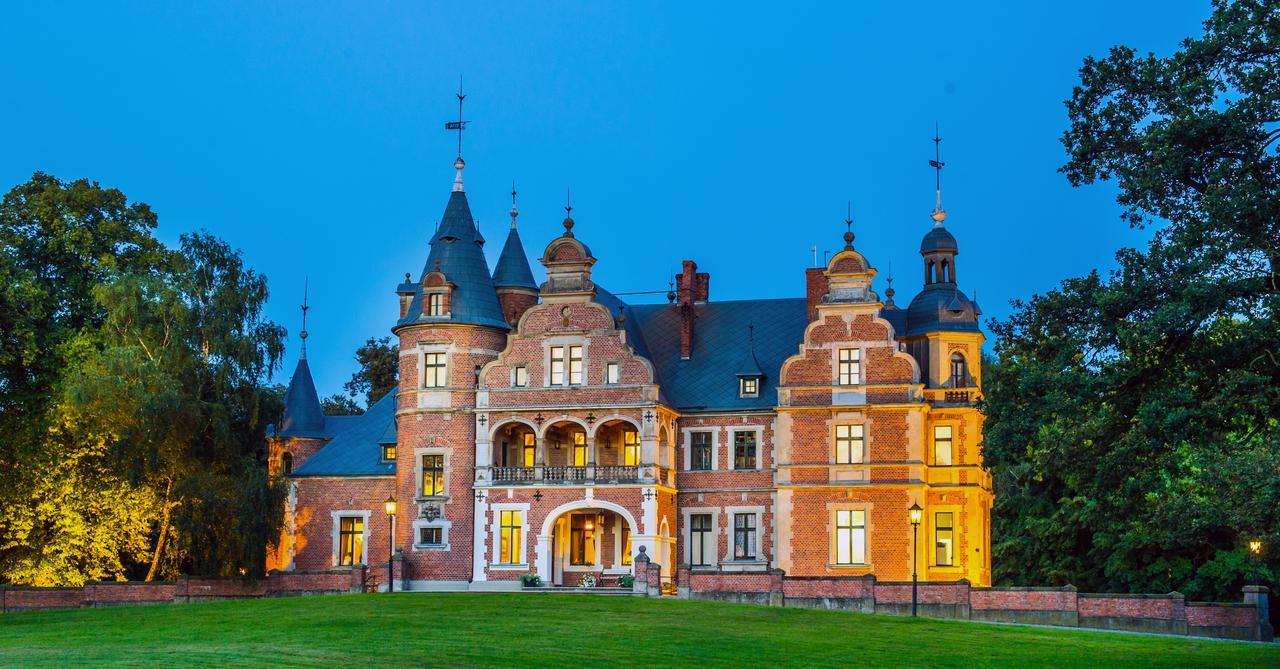 Palac Kobylniki Hotel Obrzycko Exterior photo