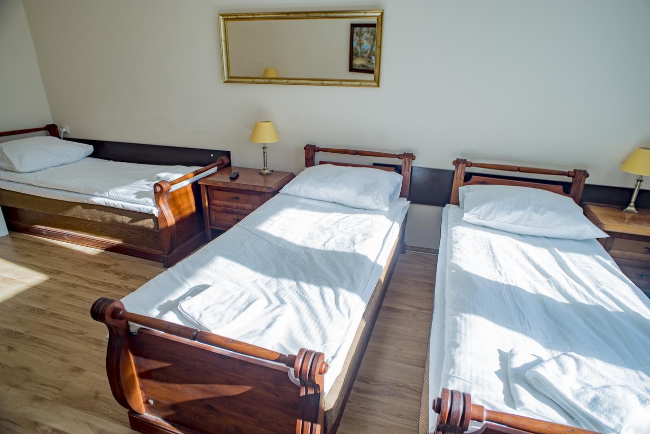 Palac Kobylniki Hotel Obrzycko Exterior photo